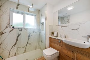 Family Bathroom- click for photo gallery